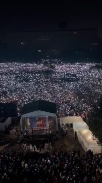 В Словакии начались массовые протесты против правительства Роберта Фицо, которые уже сравнивают с «Майданом»