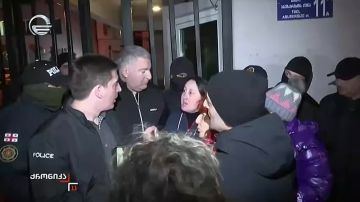 Основательница оппозиционной издательской группы Batumelebi – Netgazeti Мзия Амаглобели подала в суд на премьера Ираклия Кобахидзе, лидера парламентского большинства Мамуку Мдинарадзе и депутата от партии "Сила народа"...