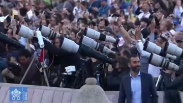В Ватикане с четвертой попытки избрали нового папу Римского