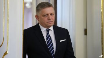 Роберт Фицо вылетел в Москву на мероприятия по случаю Дня Победы, его самолет должен приземлиться в столице РФ около 21.30 мск, сообщает портал Standard