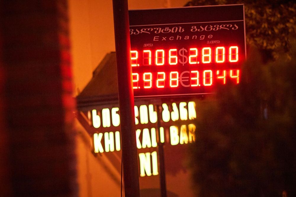 Курс лари на пятницу – 2,7456 GEL/$1