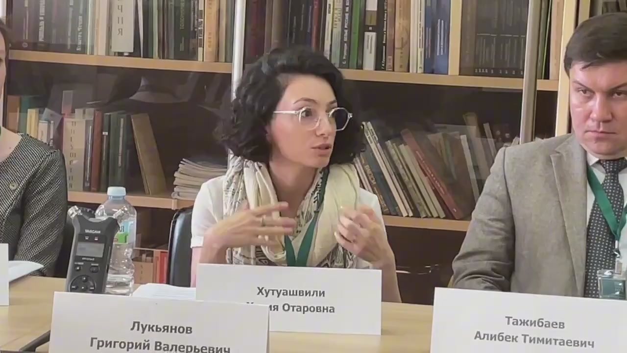 "Это, как если бы поезд несся на полной скорости с людьми вместе, а потом начал резко тормозить, еще и разворачивался"