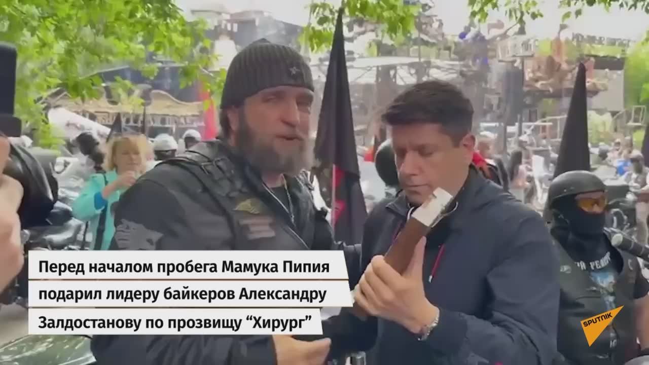 «Ночные волки» проехали с флагом Грузии и России по Москве