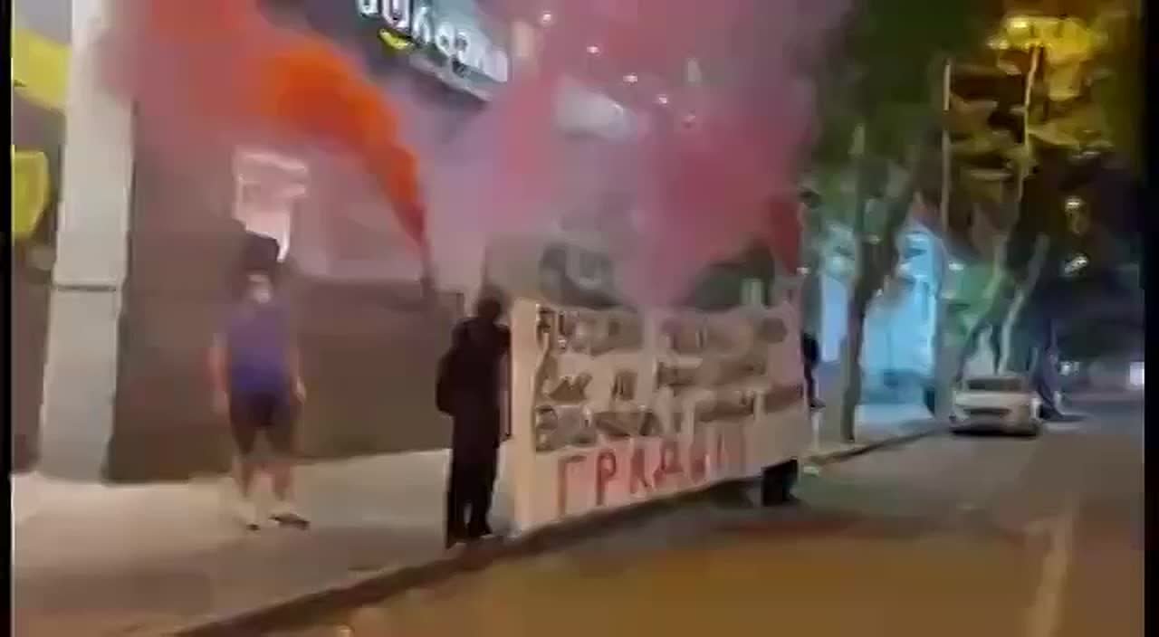 «Российские свиньи, вам тут не рады»: в Тбилиси российскую сборную по фехтованию разбудили фейерверком под окнами отеля